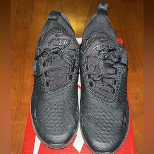 WOMENS 6.5Y NIKE AIR MAX 270